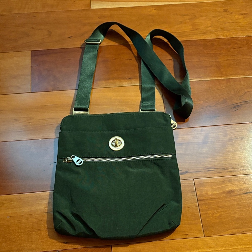 Baggallini crossbody purse olive green